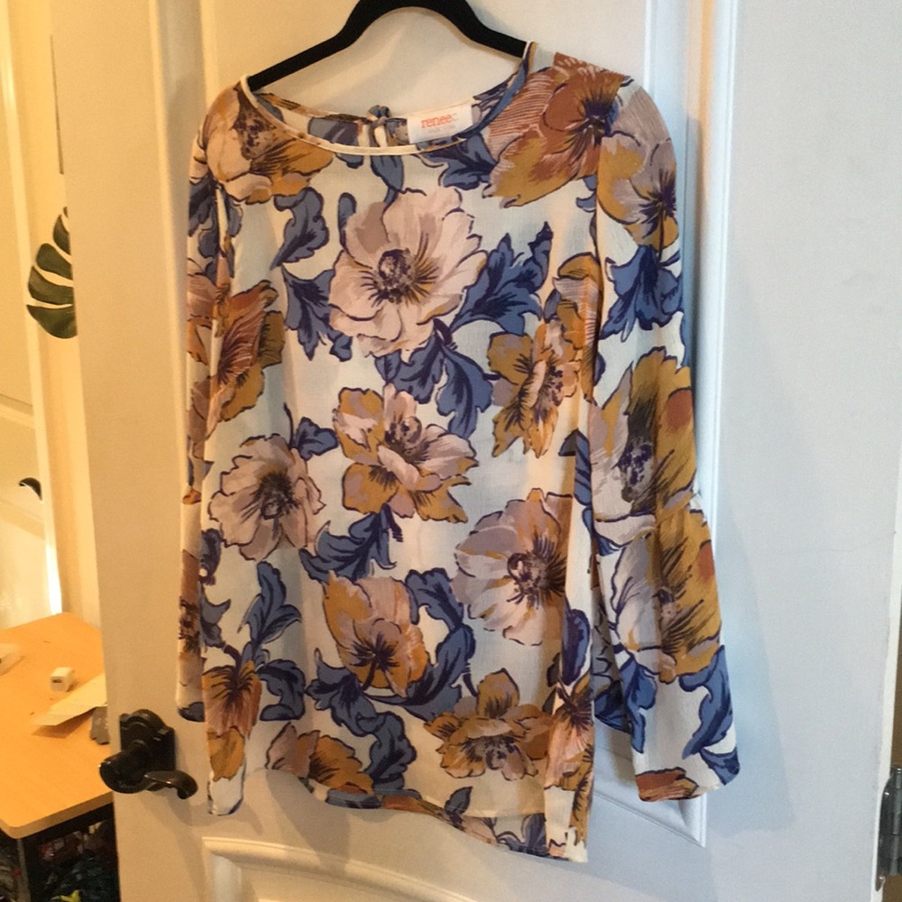 Floral blouse,  Perfect for Fall! Stevie Hender